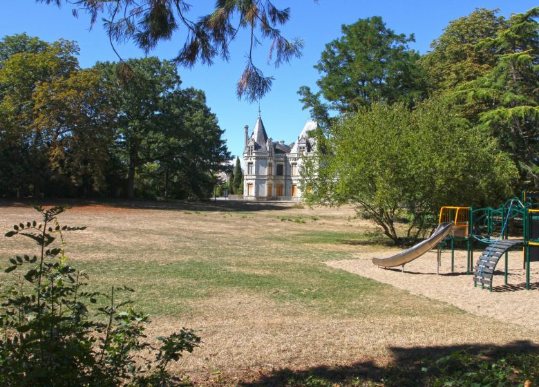 Aire de pique-nique du parc du Château des Cloîtres