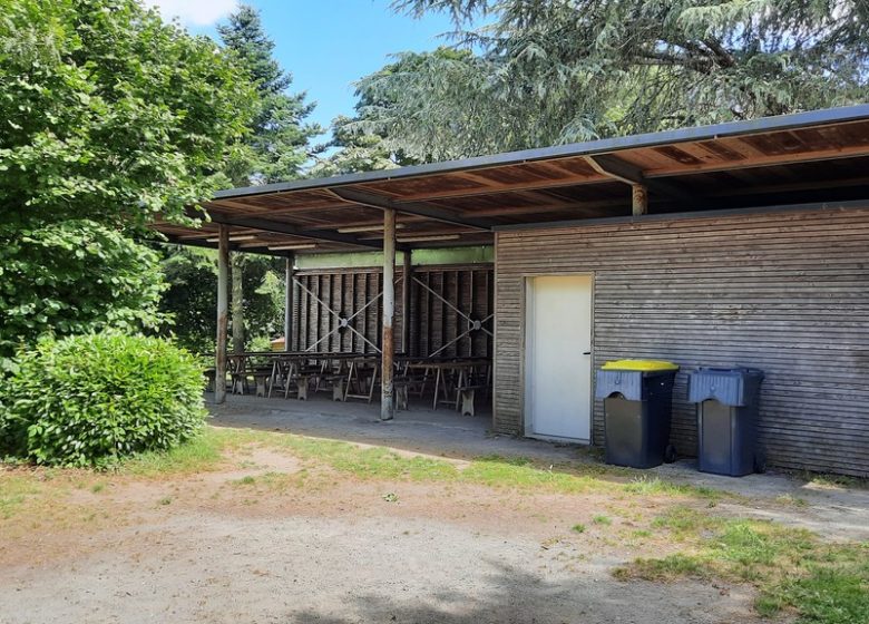 Aire de pique-nique aux abords du Moulin de l’Epinay