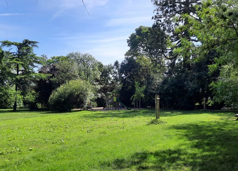 Aire de pique-nique du parc du Château des Cloîtres