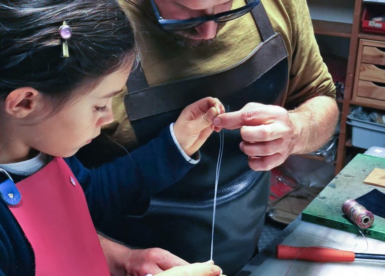 ATELIER MAROLINE : FABRICATION D’UN ACCESSOIRE EN CUIR | DUO ADULTE-ENFANT