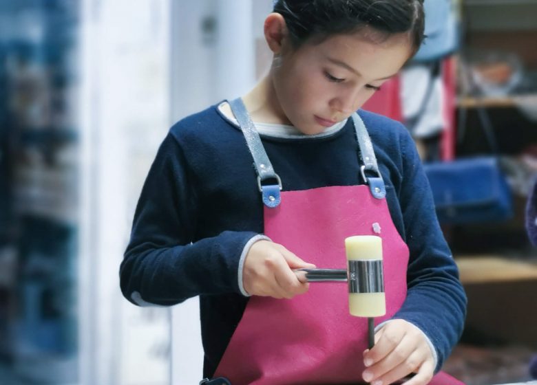 ATELIER MAROLINE : FABRICATION D’UN ACCESSOIRE EN CUIR | DUO ADULTE-ENFANT