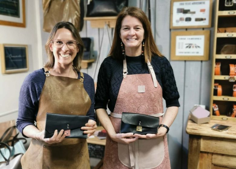 ATELIER MAROLINE : FABRICATION D’UNE POCHETTE EN CUIR